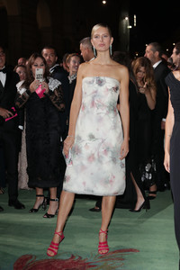 52513331_hqcelebcorner-14.jpg