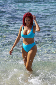 52549378_hqcelebcorner-19.jpg