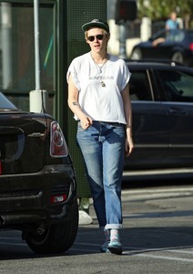 52619946_kristen-stewart-35.jpg