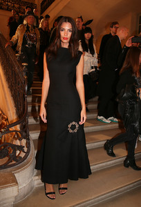 52628762_emily-ratajkowski-9.jpg