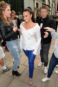 52697633_demi-lovato-in-london-20170927-4.jpg