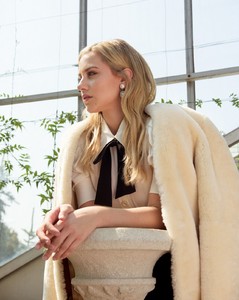 52734786_lili-reinhart-photoshoot-for-w-magazine-2017-0.thumb.jpg.5d159d010b4ac6e53a7a7f697b0ddf8a.jpg