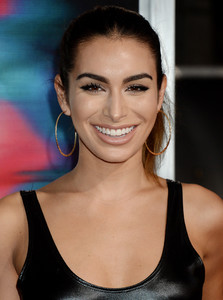 52749159_picturepub-ashley-iaconetti-003.jpg