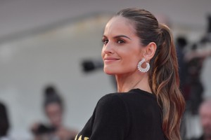 Izabel+Goulart+Shape+Water+Premiere+74th+Venice+tIQINugtw8Nx.jpg