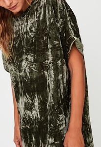 59aa20aecde8f_green-crushed-velvet-dress2.thumb.jpg.50f0a618d320e5676fccea8caaefb513.jpg