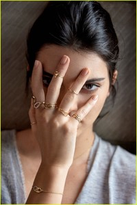 Kendall Jenner for IPPOLITA Ring Selfie.jpg