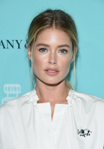 Doutzen+Kroes+Tiffany+Co+Fragrance+Launch+Mw2XWMM2T4Gx.jpg