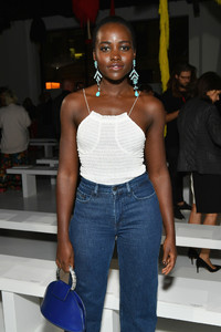 Calvin+Klein+Collection+Front+Row+September+wG-vJTTZxYZx.jpg