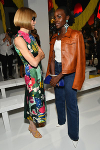 Calvin+Klein+Collection+Front+Row+September+i7aYRHCy_kdx.jpg