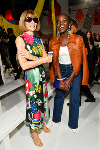 Calvin+Klein+Collection+Front+Row+September+s3TCBpQIprfx.jpg