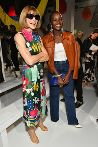 Calvin+Klein+Collection+Front+Row+September+ScJ5T02gBNRx.jpg