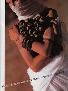 59b3a5a30a79a_AnnetteKarlssonVogueAustraliaJanuary1985MagneticCentreMichelComte2.thumb.jpg.e5cf6c1abae588a58e86f02c30f1fd20.jpg