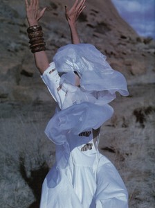 59b3a5a9146c5_AnnetteKarlssonVogueAustraliaJanuary1985MagneticCentreMichelComte7.thumb.jpg.4eab3ce9ceb26e37431756c1f84cfd1a.jpg