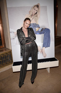 Candice+Swanepoel+Harper+BAZAAR+Celebrates+xaA823HJ8uWl.jpg