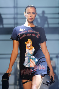 Irina+Shayk+Philipp+Plein+Runway+September+EQArsjJrnF3l.jpg