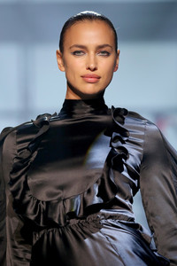 Irina+Shayk+Philipp+Plein+Runway+September+Ge5nRAP6HS2l.jpg