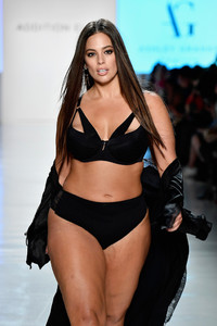 ADDITION+ELLE+NYFW+September+2017+Runway+Presentation+o_dDgolcR_Tx.jpg