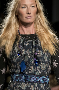 59b838590d17d_AnnaSuiSpring2018Detailsw9wAUSq_iLyx.thumb.jpg.e1e9ba09aedc84ccd3101310dee16584.jpg