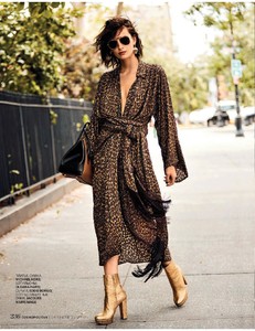 Cosmo 10 2017-page-006.jpg