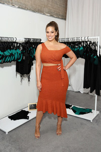 Ashley+Graham+Meet+Greet+Supermodel+Ashley+dPnh2Ldez7kx.jpg