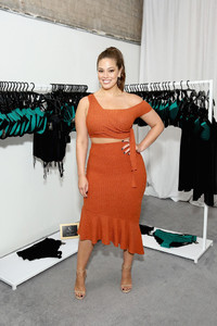 Ashley+Graham+Meet+Greet+Supermodel+Ashley+KZoRjedD7Ppx.jpg