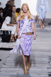 59bbfab57e806_MichaelKorsSpring2018kDoUQSSLWk-x.thumb.jpg.3e324544edb1096e238918a05372d208.jpg