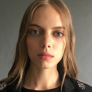 Instagram post by Bera Bañales Makeup_BZEYULRBa8n.jpg