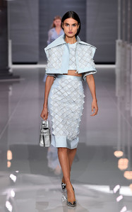 59bd2218ec598_RalphRussoSpringSummer2018ReadyWearEpW_vu143sox.thumb.jpg.29e6d62190c69c0bb4855bedf683de8d.jpg
