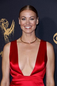 59bf16886fcdc_Yvonne_Strahovski_Emmy_Awards(6).thumb.jpg.69ce6e92aeb8a4b1d3becc113a18c8a1.jpg