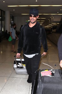    tlautner180917BZNimage117.jpg