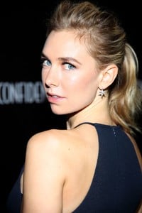 hqcelebcorner (1).jpg