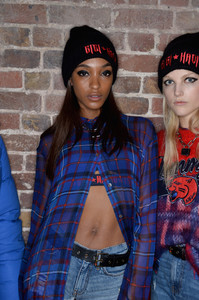 Jourdan+Dunn+Tommy+Hilfiger+TOMMYNOW+Fall+BMRvXrkA8yqx.jpg