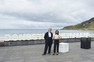 59c56628b0c72_AliciaVikanderSubmergencePhotocall65thxHQj5Jpr1E2x.thumb.jpg.2119dd419a4f1cce859e92664c4247c9.jpg