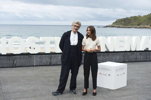 59c56678286ad_AliciaVikanderSubmergencePhotocall65thkGhm1vl9aS_x.thumb.jpg.03acda173c20464134c9427f1d7b1db4.jpg