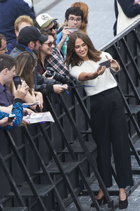 59c56a7af2122_AliciaVikanderSubmergencePhotocall65th0pcgHv1aT2Zx.thumb.jpg.5ddd493614dbfbd20da09a11a00659a5.jpg
