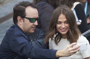 59c56abb01974_AliciaVikanderSubmergencePhotocall65thKfyqXMYxcY_x.thumb.jpg.60c49c75930c1b64c5038a25f72729f6.jpg