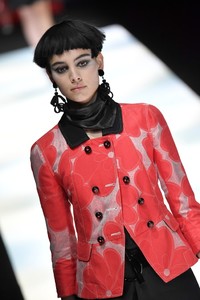 59c56f4075ff0_GiorgioArmaniRunwayMilanFashionWeekSpringAJtiF_c66jRx.thumb.jpg.36fe32443f8fe7430f28bc91cea988fc.jpg