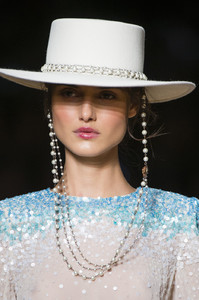 Elisabetta+Franchi+Spring+2018+Details+y30lgmt7iNlx.jpg