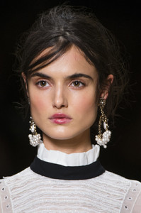 Elisabetta+Franchi+Spring+2018+Details+Papn01m_0Qgx.jpg