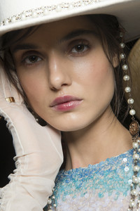 Elisabetta+Franchi+Spring+2018+Backstage+6vK5L5Y14KWx.jpg