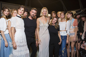 Elisabetta+Franchi+Spring+2018+Backstage+kB7a-e00L-Yx.jpg