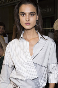 Salvatore+Ferragamo+Spring+2018+Backstage+RXvvzr5sNvOx.jpg