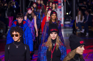 59c7f6505c435_Hilfiger-RF17-8716(1).thumb.jpg.b2aeb5c29f904a1fdec0b45fd60f816f.jpg