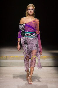 59c822f96d990_FashionEastSpring2018oL7nfMAbL2qx.thumb.jpg.5d311af39138304ab33eb42565271709.jpg