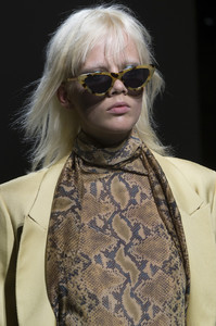 59c8312fd05f2_TopshopFall2017DetailsIGsbpxf4KSQx.thumb.jpg.327c8ace5df45f1e35df971f34b8de77.jpg
