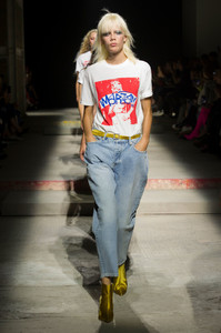 59c831318da12_TopshopFall2017-NIvNdfU-jsx.thumb.jpg.a60c733df513968a1891d9ffc2cc1a74.jpg