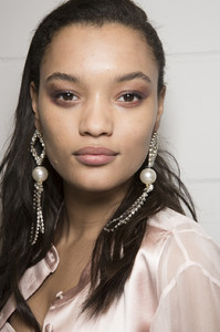 59c831c0a0053_TopshopFall2017Backstage06TNubndWmux.thumb.jpg.a2dc5a14c178d2f6a41dea3b068e18d2.jpg