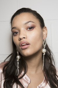 59c831c6d9476_TopshopFall2017BackstageNIo4AsSVTj7x.thumb.jpg.62b5ae014f63e94576c0e3d6c7551313.jpg