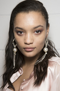 59c831ce93844_TopshopFall2017BackstagewLCaEahhmuJx.thumb.jpg.5d4a4ca1aadcef5d19accdc3a2040485.jpg