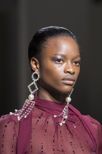 59c8328226b8a_TopshopFall2017DetailsBvY3px6oY6-x.thumb.jpg.06b9e97515ca33e874bb71107e430bd4.jpg